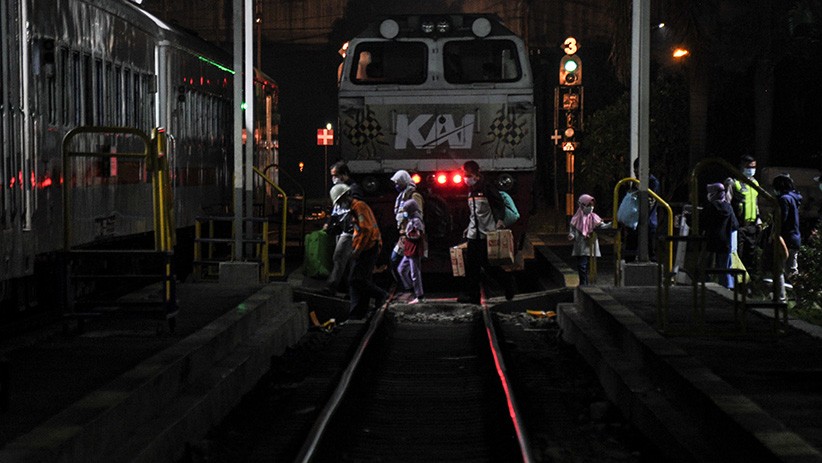 Ada-ada Aja Penumpang Kereta Nekat Mudik Bawa Keluarga Besar, Ditolak KAI