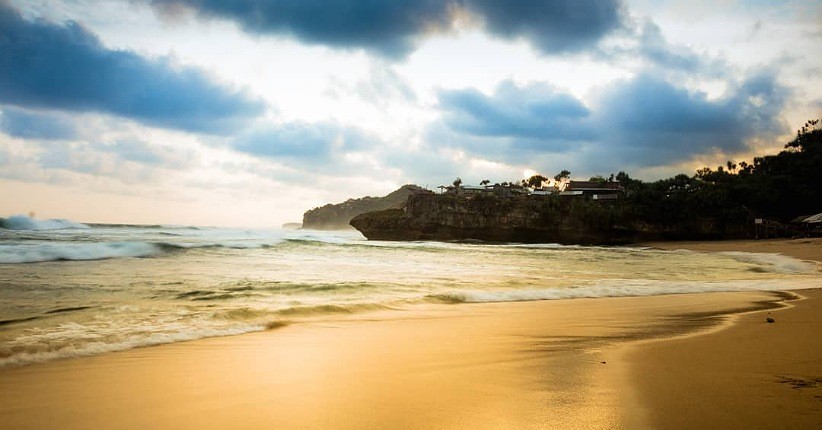 5 Daya Tarik Pantai Drini Gunungkidul, Indah dan Memesona Bikin Susah Move On