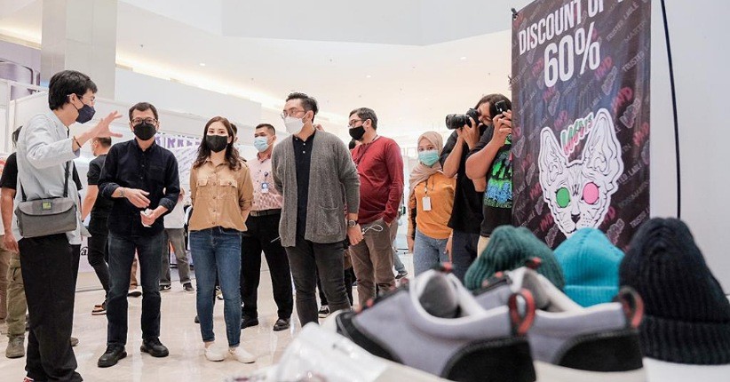 Tampil Kece, Wamenparekraf Angela Tanoesoedibjo Pakai Sepatu Brand Lokal Indonesia