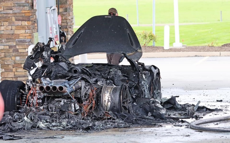 Pria Ini Lemas, Supercar McLaren 765LT yang Baru Dibeli Rp5 Miliar Ludes Terbakar di SPBU