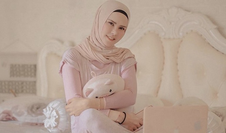 Angel Lelga Sebut Ramadan Tahun Ini Banyak Berkah, Dapat Baju Desainer dan Makanan Melimpah 