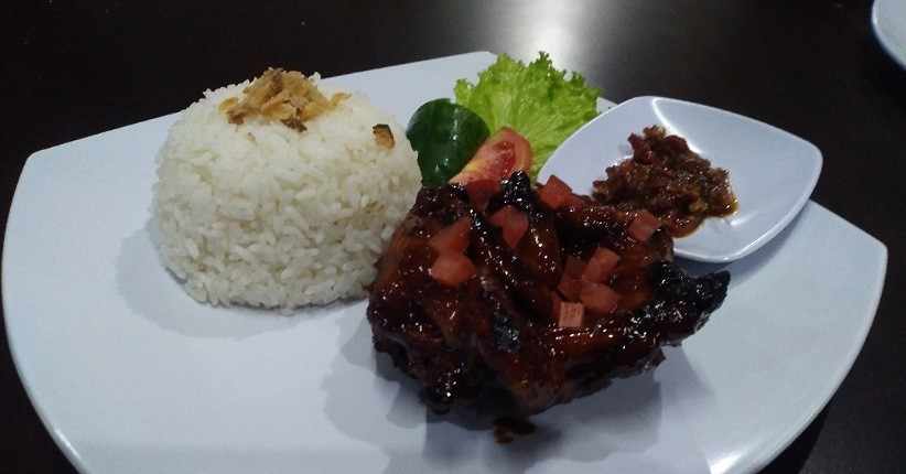 Travelling ke Bandung, Wajib Mencicipi Kuliner Manuk Lando yang Empuk dan Lezat