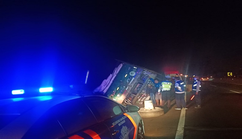 Sebelum Tewas Tergencet, 3 Sopir Bantu Ganti Ban Pecah karena Panggilan di Medsos     
