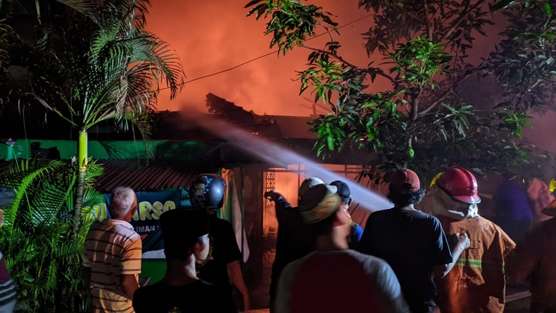 Penghuni Buka Puasa Bersama ke Surabaya, Rumah di Mojokerto Ludes Terbakar