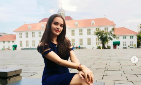 5 Potret Cantik Wynona Riesa, Pacar Abu Janda  Suka Dicium 