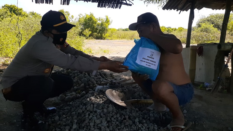 Tak Disangka-sangka, Polisi Malah Lakukan Hal Ini saat May Day di Lombok