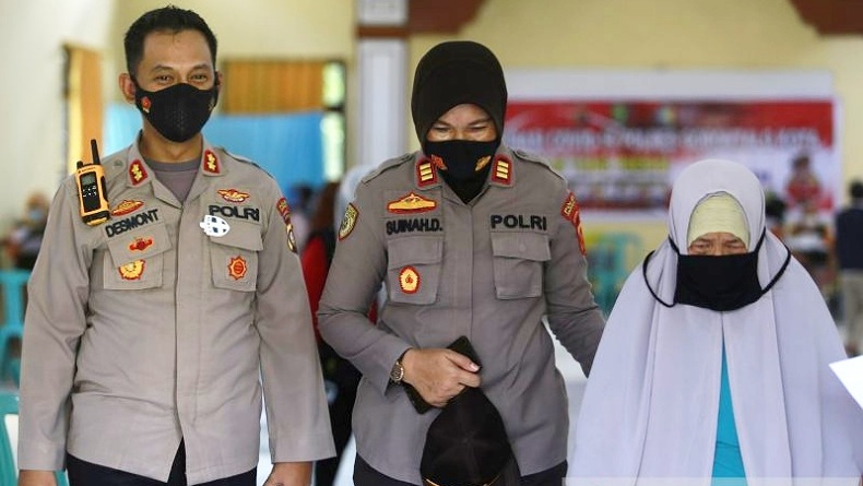 Vaksinasi Covid-19 Lansia, Polres Gorontalo Kota Jemput ke Rumah-Rumah Warga
