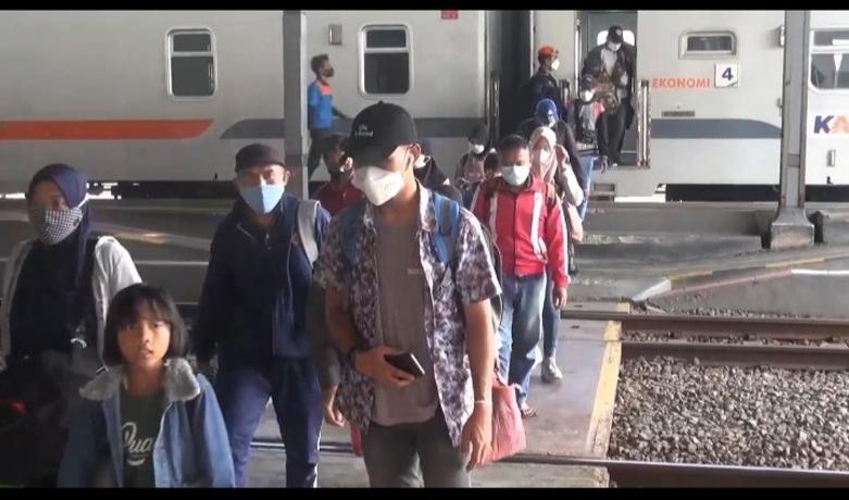 Hindari Larangan Mudik, Ratusan Warga Tegal di Jakarta Pulang Kampung Lebih Awal