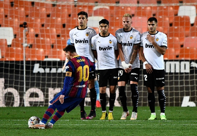 Barcelona Hajar Tuan Rumah Valencia, Lionel Messi Cetak 2 Gol