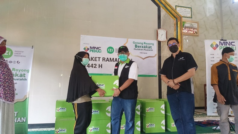 MNC Peduli dan Inisiatif Zakat Indonesia Berikan Paket Ramadhan di Desa Binaan Bogor