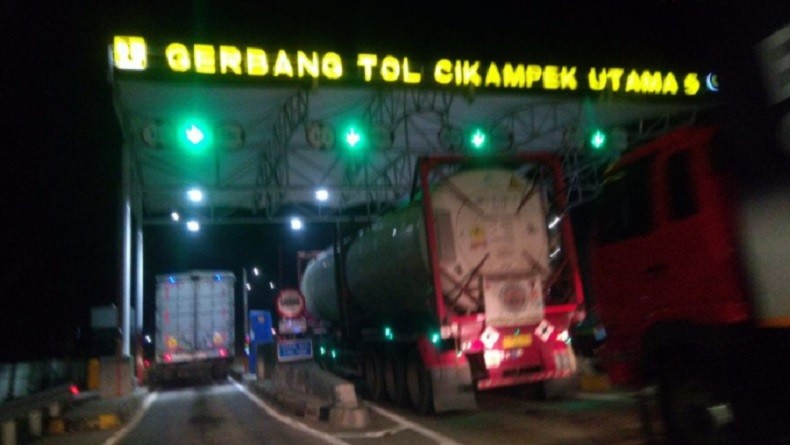 Pantauan Senin Tengah Malam, Tidak Ada Antrean di Pintu Keluar Tol Jakarta-Cikampek