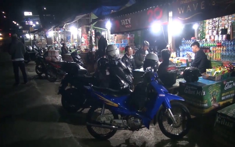Hindari Penyekatan, Warga Nekat Mudik Malam Hari Melintas di Jalur Gentong Tasikmalaya