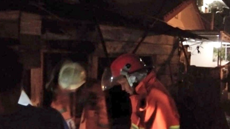 Dua Rumah Ludes Terbakar di Pondok Pinang, Sumber Api Berasal dari Petasan