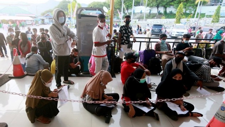 Jelang Larangan Mudik, Pelabuhan Penyeberangan Gorontalo Mulai Ramai Calon Penumpang