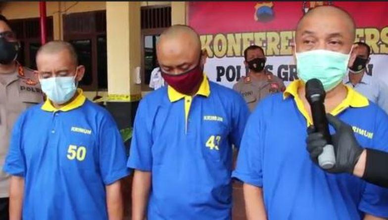 2 Kakek dan 1 Pemuda Ini Beli Dagangan PKL Pakai Upal di Grobogan