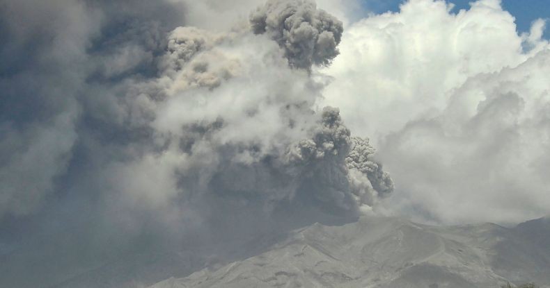 Dahsyatnya Letusan Gunung di Karibia, Kirim Gas Sulfur Dioksida sampai India