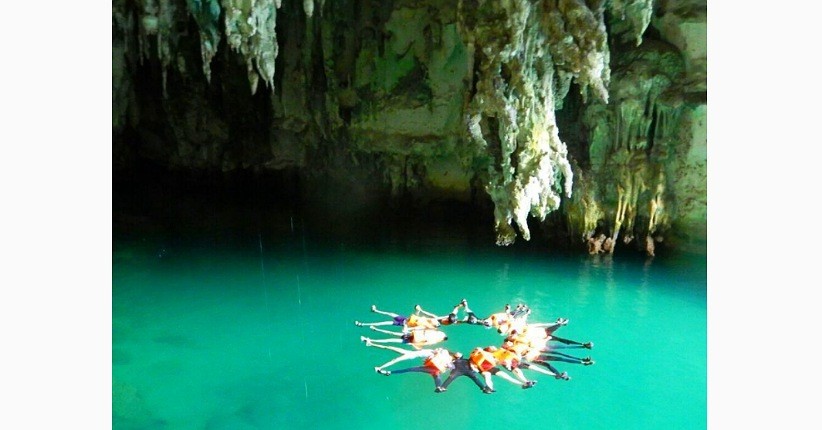 5 Daya Tarik Gua Keramat Raja Ampat, Unik Ada Lafaz Allah hingga Air Berwarna Tosca