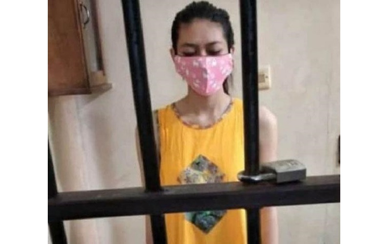 Kasus Sate Beracun, Tersangka NA Kenakan Daster Kuning di Dalam Sel Tahanan Viral