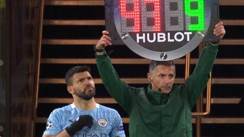 Tampang Kocak Aguero saat Ofisial Keempat Salah Umumkan Nomor Punggung