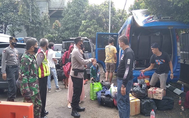 5 Travel Gelap Angkut Penumpang ke Garut dan Jateng Terjaring Razia Penyekatan di Cileunyi