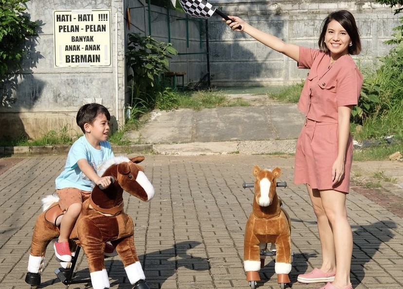 Kena DBD, Tya Ariestya dan sang Anak Dirawat di Rumah Sakit