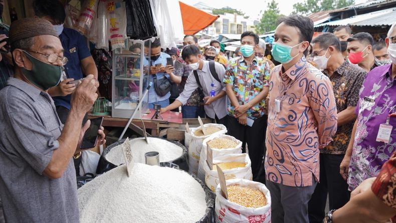 Wamendag Temukan Minyak Goreng Curah di Banyuwangi Dijual Rp12.000 per Liter