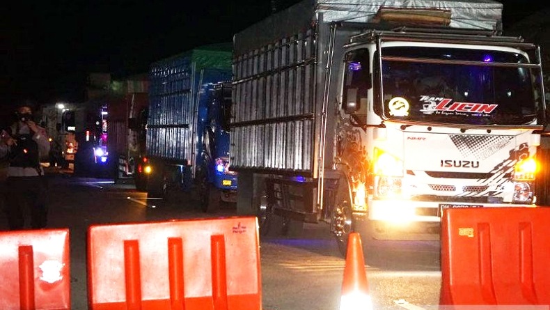 Perbatasan Gorontalo-Sulut Ditutup, Kendaraan Menumpuk di Pintu Masuk