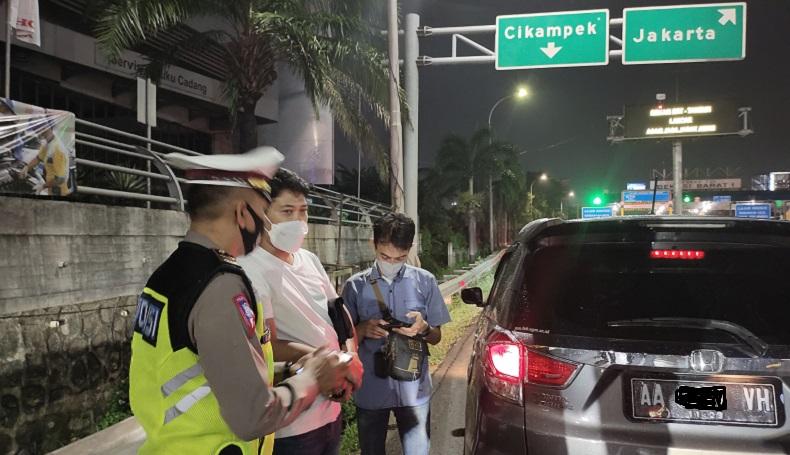 Mengaku Hanya Beli Laptop di Bekasi, Pria Ber-KTP Magelang Tolak Diputar Balik Polisi