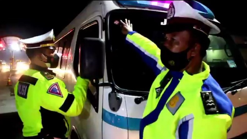 Mudik Resmi Dilarang, Mulai Dini Hari Pemudik Diputar Balik di Tol Cipali