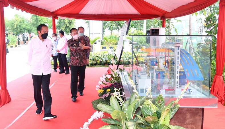 Acungkan 2 Jempol, Jokowi Apresiasi Pengolahan Sampah Jadi Listrik di Surabaya