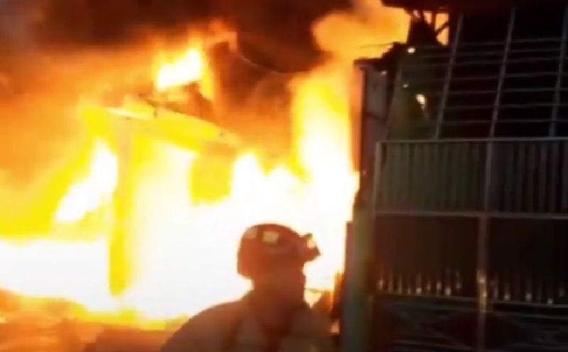 Kebakaran Hanguskan Gudang di Cakung, 7 Mobil Damkar Dikerahkan