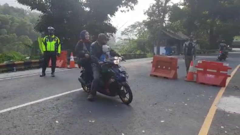 800 Kendaraan Dihalau Petugas di Jalur Gentong Tasikmalaya
