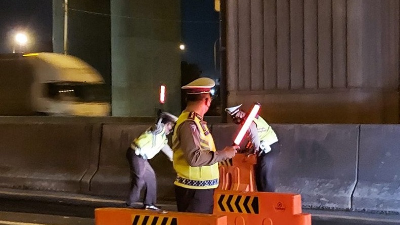 530 Kendaraan Dipaksa Putar Balik saat Tiba di Gerbang Tol Cikarang Barat
