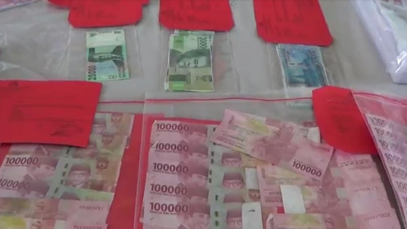 Ibu Rumah Tangga di Banyuwangi Produksi Uang Palsu untuk Angpao Lebaran 