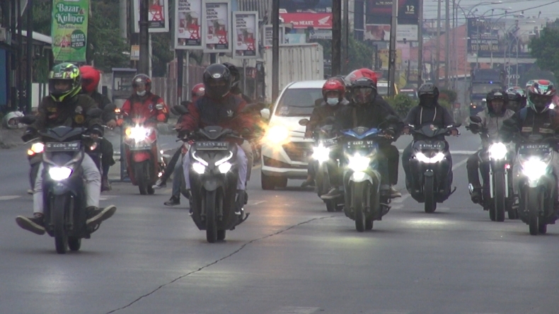 Padati Jalur Pantura Tegal, Begini Trik Pemudik Motor Lolos Penyekatan 