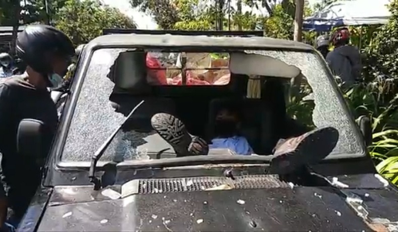 Bikin Heboh, Pemuda di Denpasar Tabrakkan Diri ke Mobil yang Sedang Melaju