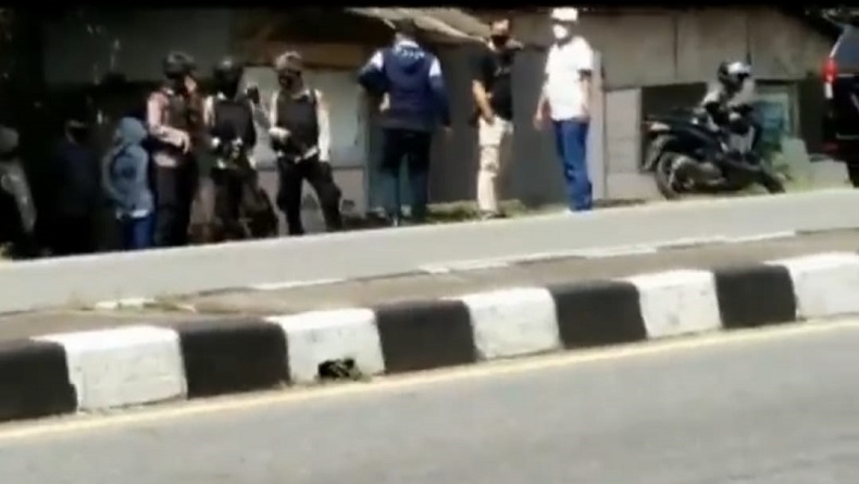 Densus 88 Antiteror Polri Tangkap Seorang Terduga Teroris di Pantura Subang