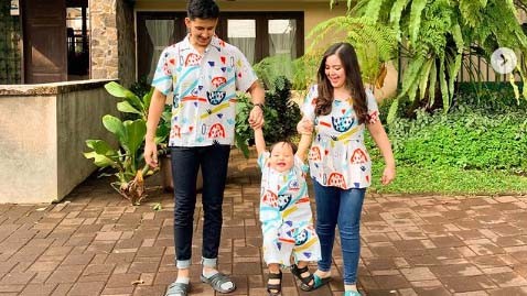 Gaya Fashionable Suami Tasya Kamila yang Berjuang Melawan Kanker