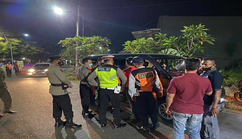 Sopir Bus Sweeping Travel Gelap di Pos Pengetatan Sampora Kuningan