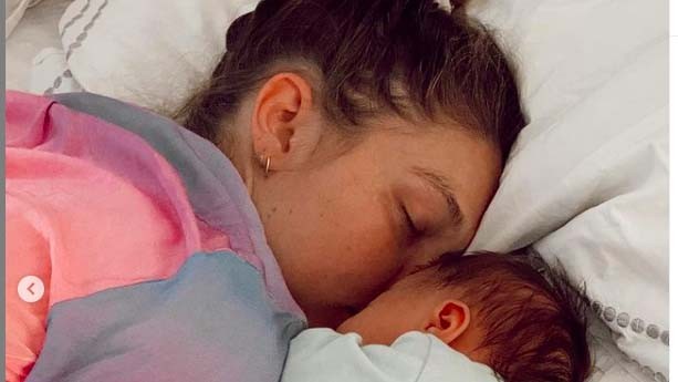 Terharu, Gigi Hadid hingga Emma Stone Rayakan Mother’s Day International