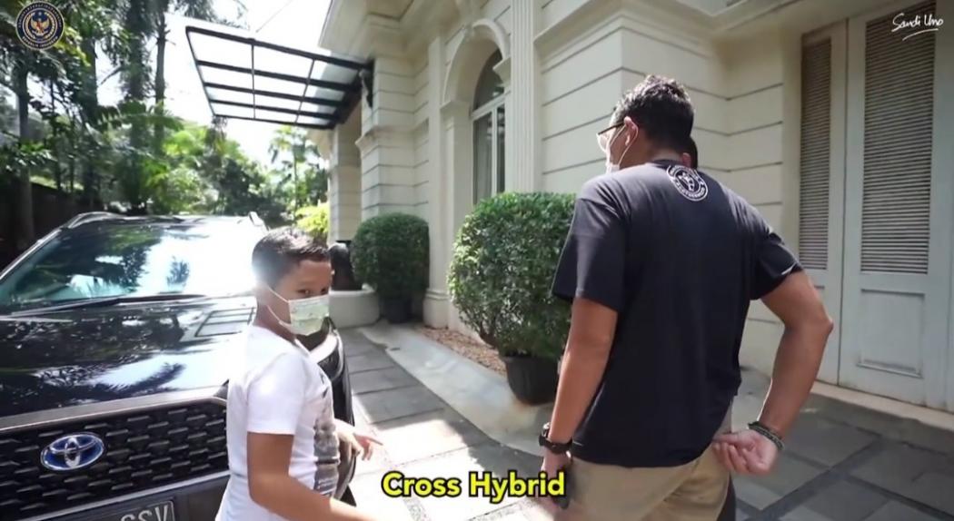 Beli di IIMS 2021, Mobil Toyota Corolla Hybrid Sandiaga Uno Tiba di Rumah