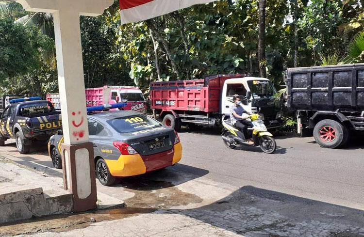 Dana Proyek Belum Dibayarkan, Puluhan Pengemudi Truk Geruduk Kantor Lurah di Gunungkidul