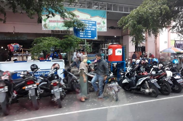 Jelang Lebaran, Ribuan Warga Padati Pasar dan Toko Pakaian Tanpa Jaga Jarak