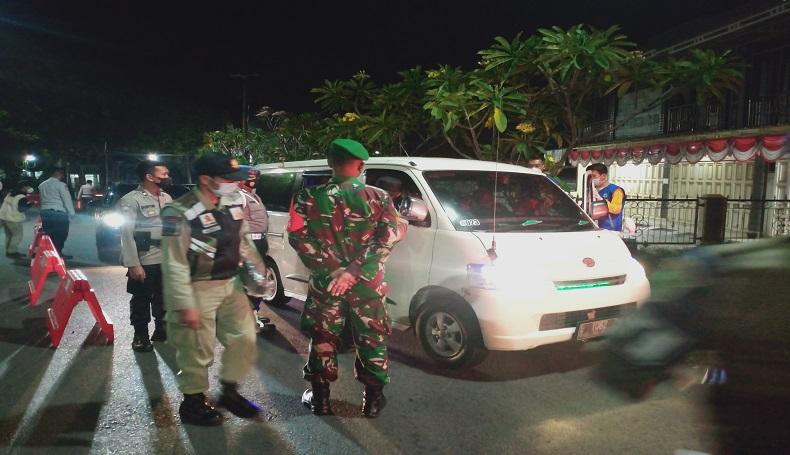 2 Travel Gelap Tersekat di Kuningan, Penumpang Berjubel Tanpa Masker