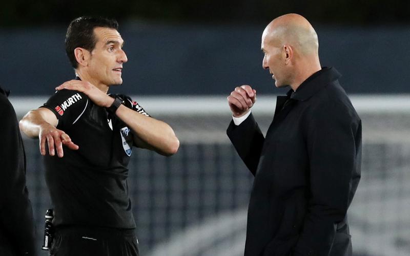 Real Madrid Diimbangi Sevilla, Si Kalem Zinedine Zidane Marahi Wasit