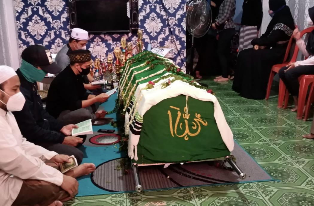 Suasana Duka Selimuti Rumah Pelawak Sapri Pantun