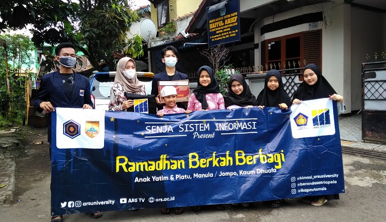 Jelang Idul Fitri, ARS University Bagikan Sembako di 60 Titik Kota Bandung