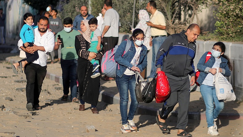 Apartemen Hancur akibat Serangan Udara Israel, Warga Gaza Mengungsi