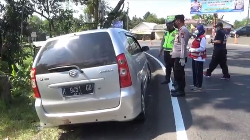 Gagal Hindari Petugas Penyekatan, 50 Pemudik di Jember Dipaksa Putar Balik 