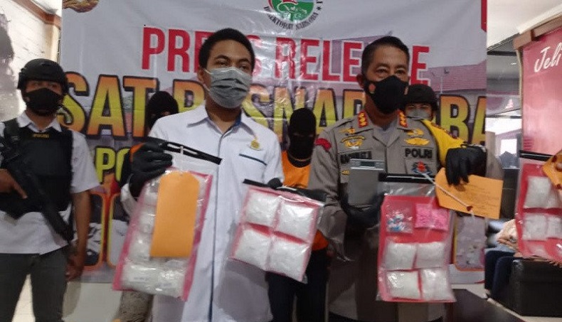 Polres Banjarmasin Tangkap Kakak Adik Pengedar 2 Kilogram Sabu dan Ekstasi